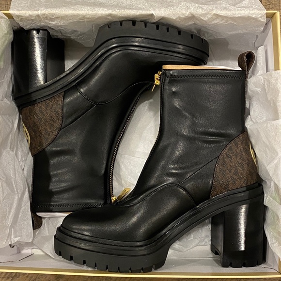 Michael Kors Cyrus MK Logo Black Bootie Ankle Boots Shoes Heels Pumps NEW - Picture 5 of 8